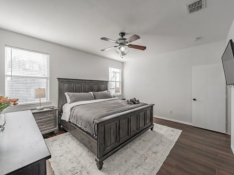 2304 Hickory Ct — Photo 45