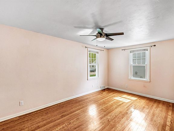 5th image of 893 Langlade Ave