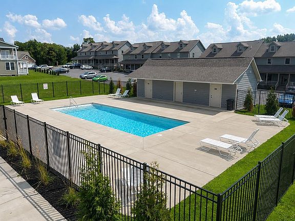3rd image of 138 Southwind Cir