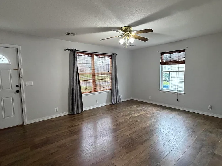 2815 E 16th St — Photo 5
