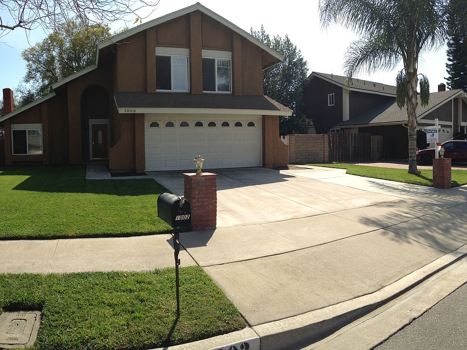 1st image of 1002 E Bermuda Dunes St