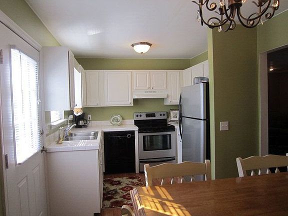 4th image of 234 Hallock Dr