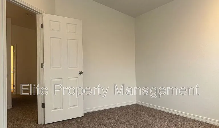 195 S Stardust Ct — Photo 7