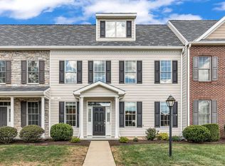 16 Jamestown Sq, Mechanicsburg, PA 17050