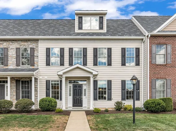 16 Jamestown Sq, Mechanicsburg, PA 17050