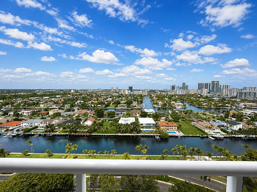2 bed, 2.0 bath, 1310 sqft, $3,950 — Photo 3