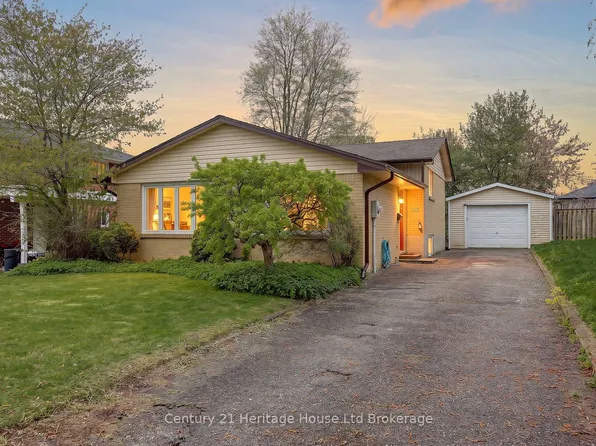 1004 Nesbitt Cres, Woodstock, ON N4S 7P1