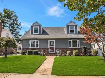 56 Hemlock Street, Floral Park, NY, 11001