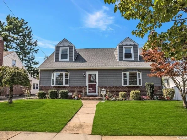 56 Hemlock Street, Floral Park, NY 11001