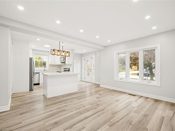 4th image of 91 Jackson Ave