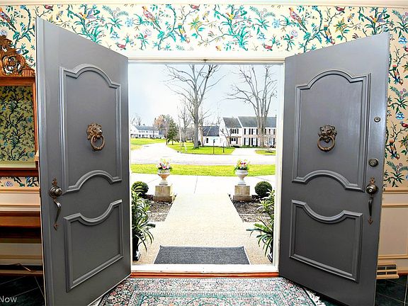 2nd image of 1217 Country Club Dr