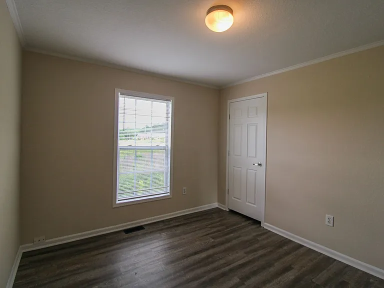 122 Meadows Ln — Photo 18