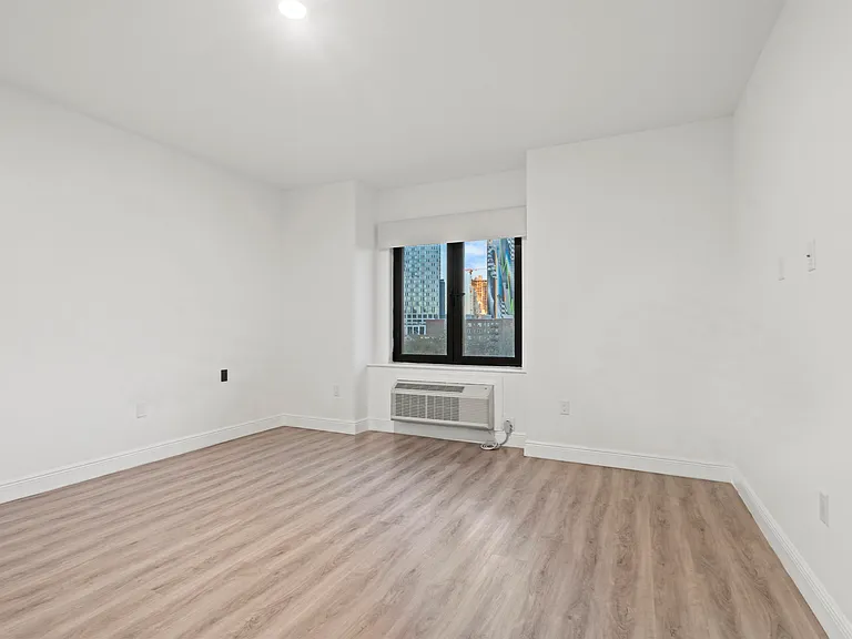 211 Baldwin Ave #606 — Photo 8