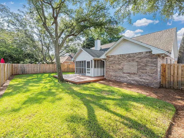 305 Parkwood Pl — Photo 37