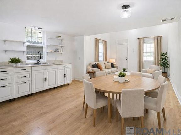4th image of 2255 Urquhart St