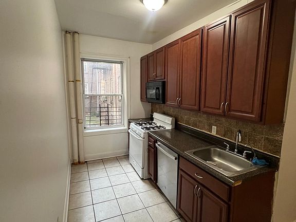 4th image of 158 Belmont Ave #104