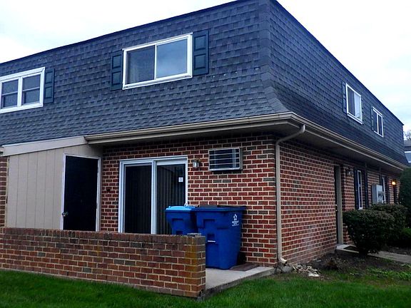 2nd image of 49 Glenview Cir #49