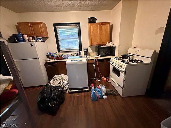 2nd image of 2046 N Park Ave