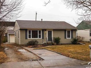 1421 W 22nd Ter, Lawrence, KS 66046