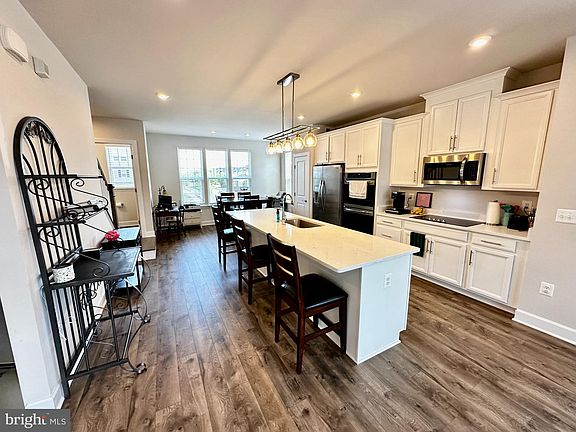 3rd image of 1801 Sag Harbor Ln