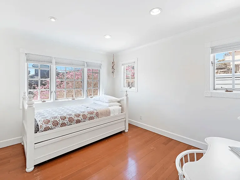129 McAulay Pl — Photo 16
