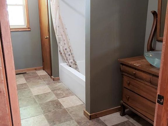 5th image of 223 Navajo Dr