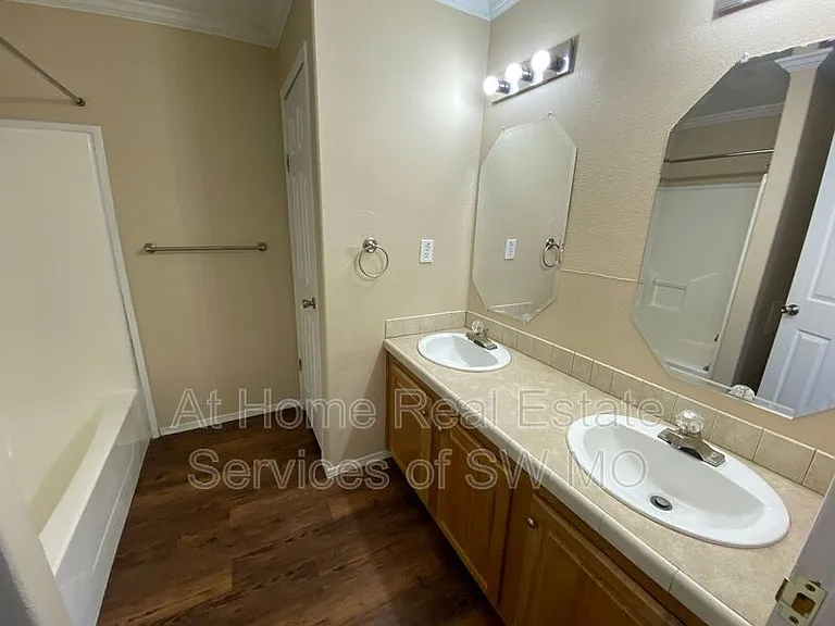 501 W Warren Ave #A — Photo 11