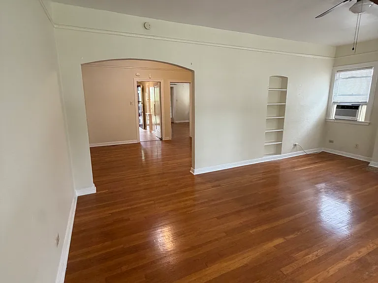 414 W Kings Hwy #4 — Photo 3