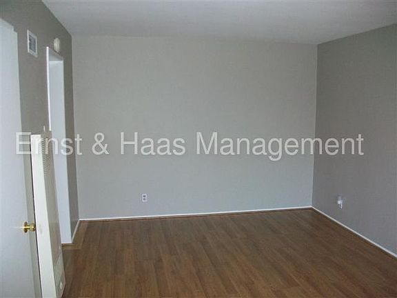 5th image of 4548 N Lakewood Blvd