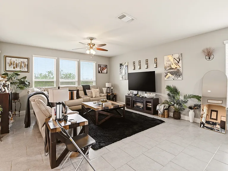 6813 Concho Crk — Photo 14