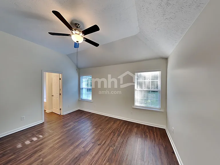 300 Davids Way — Photo 8