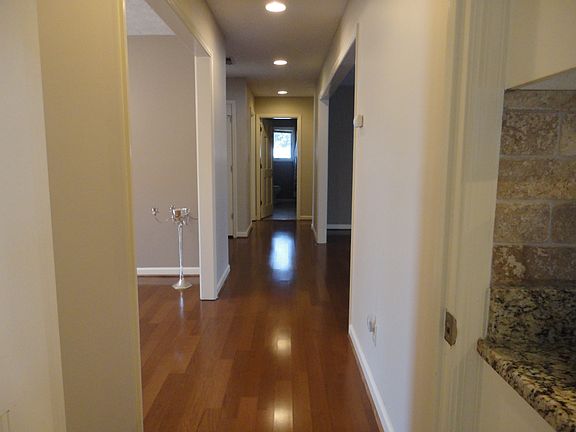 5th image of 100 Saddle Creek Drive