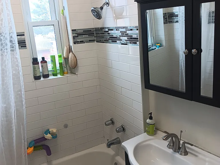 320 Lee St #1 — Photo 8
