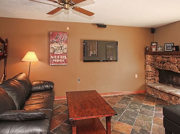 3rd image of 16149 W Des Plaines Dr