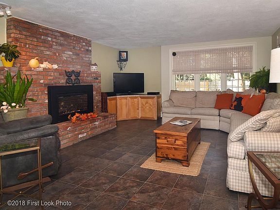 3rd image of 604 Algonquin Dr