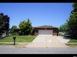 1143 E Raymond Rd, Fruit Heights, UT 84037