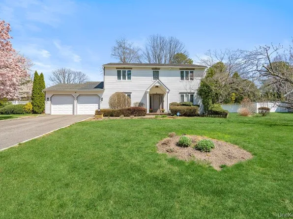 18 Lincoln Avenue, Dix Hills, NY 11746