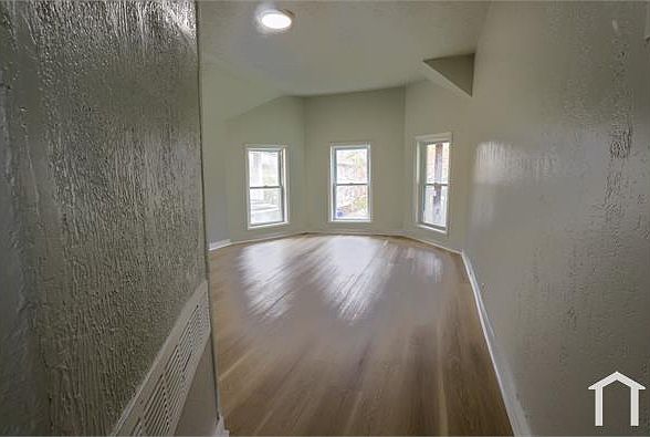 1st image of 3514 W 58th St #Up