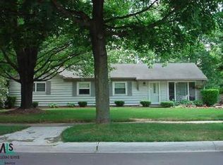 1096 Truwood Ave, Rochester, MI 48307