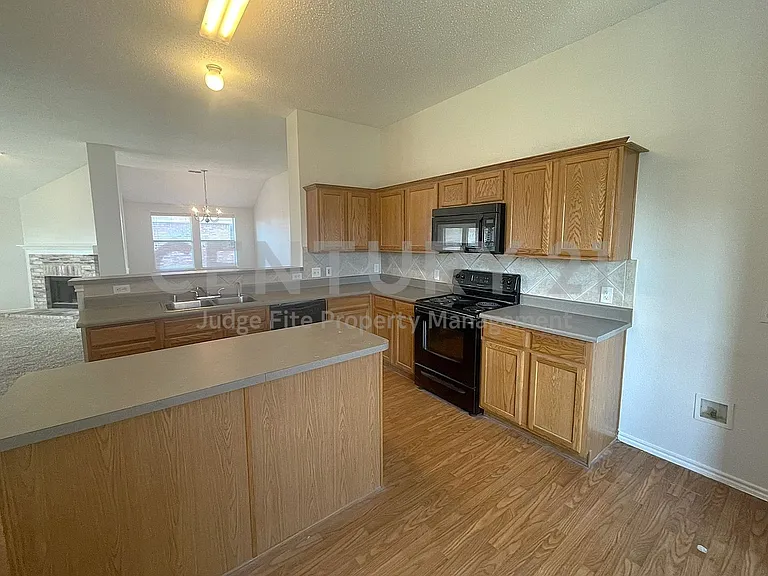 1616 Logan Dr — Photo 15