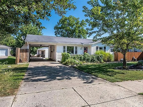 2nd image of 1155 Lavern Ave