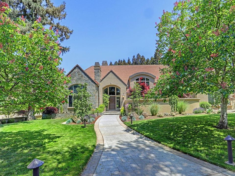 2nd image of 5061 Jardin Ln