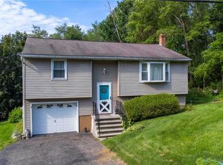 834 Robinson Hill Rd, Johnson City, NY 13790