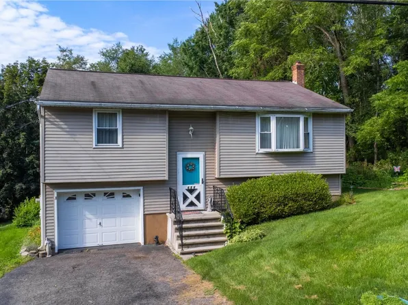 834 Robinson Hill Rd, Johnson City, NY 13790