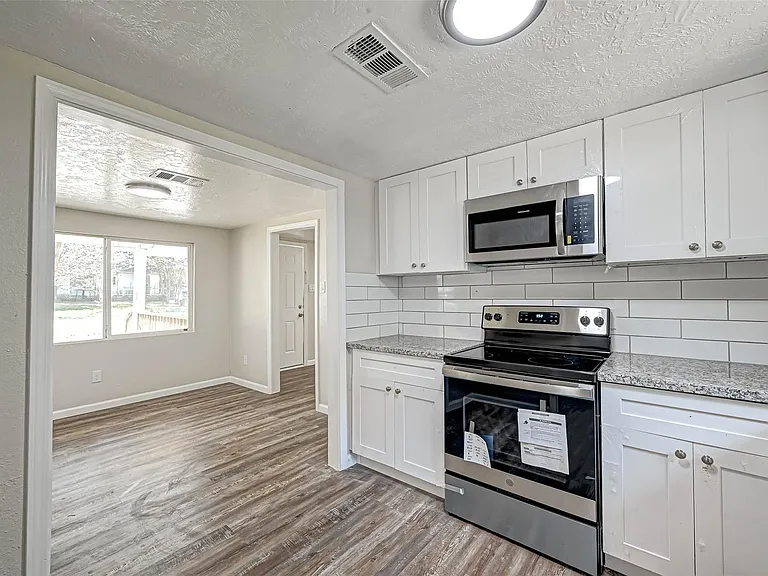 10694 Pine St — Photo 12