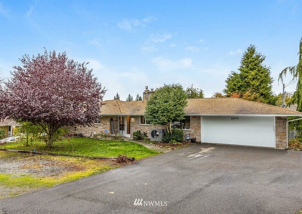 The mid-century charmer awaits new owners.  Come check out this great house on a corner lot in Eastmont today.