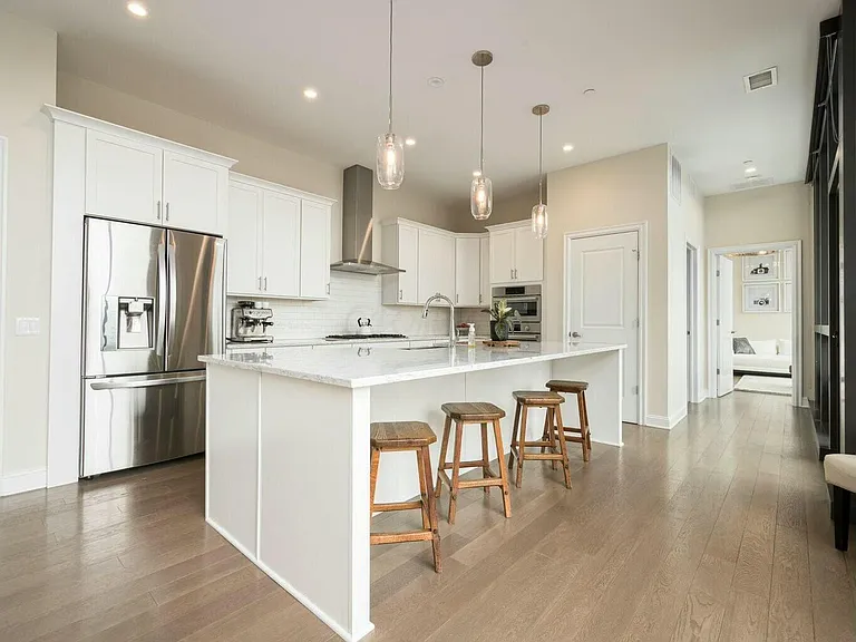 250 Spring St #713 — Photo 4
