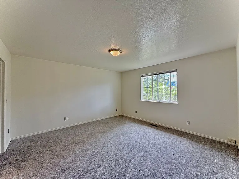 1080 E Elgin Ave — Photo 15