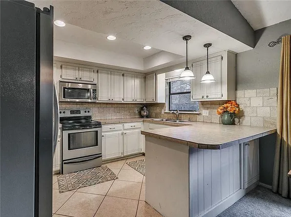 2005 Stepping Stone Trl, Edmond, OK 73013