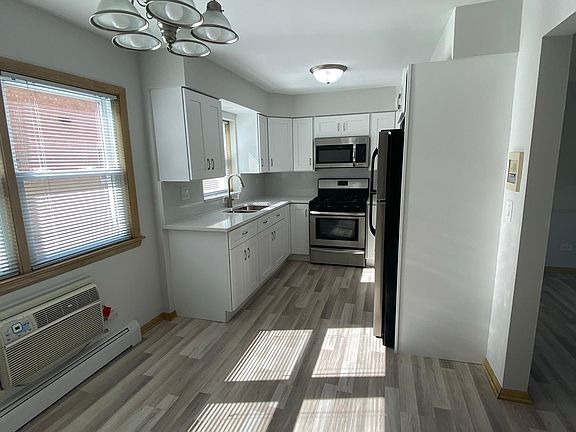 3rd image of 8500 W Catalpa Ave